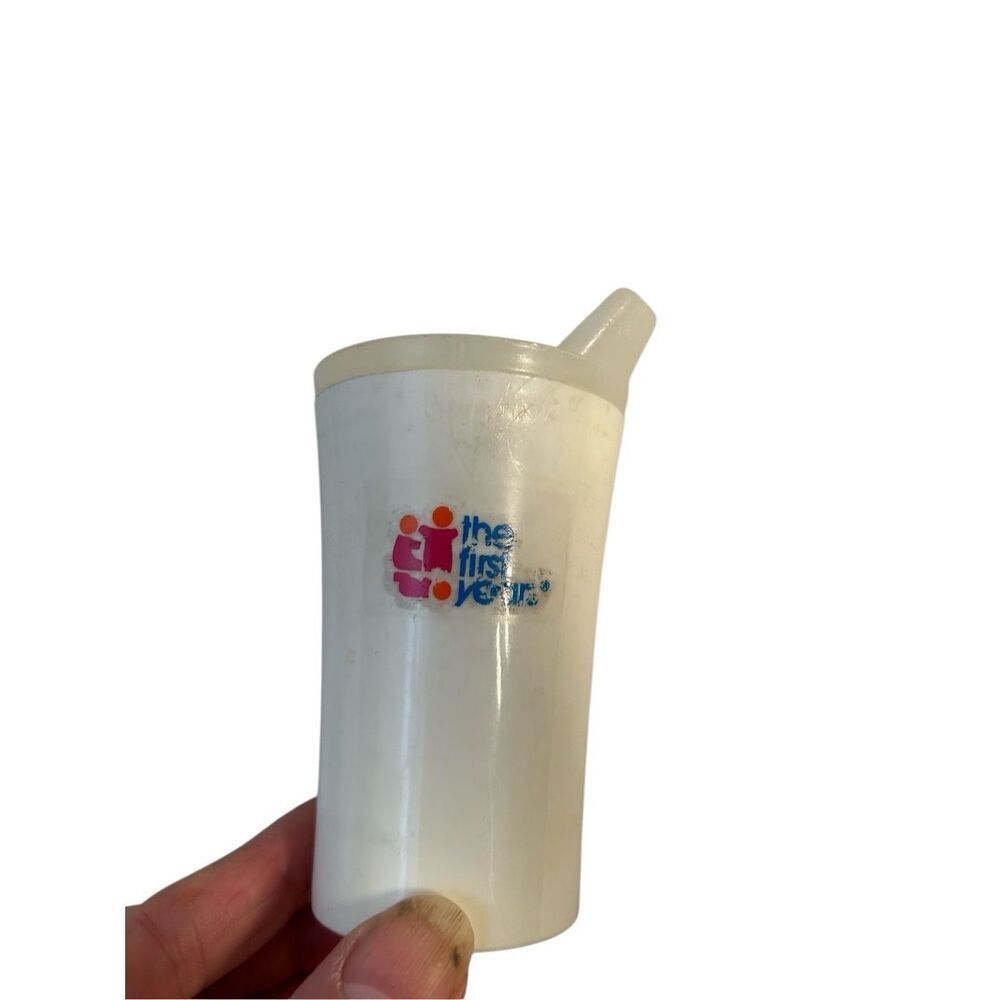 The First Years‎ sippy cup USA teeth marks